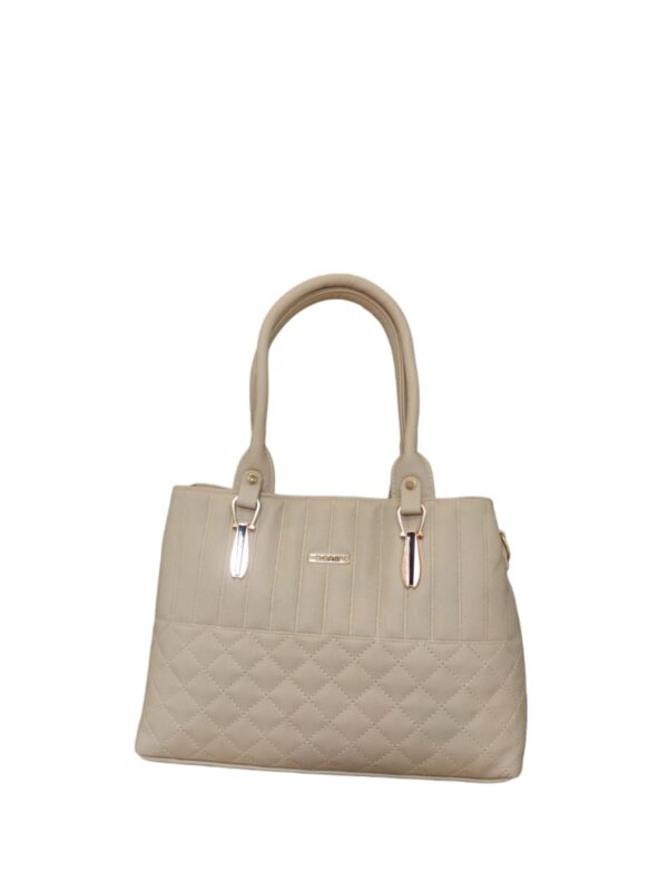 Elegant Quilted Cream Handbag with Gold Hardware - Image 3